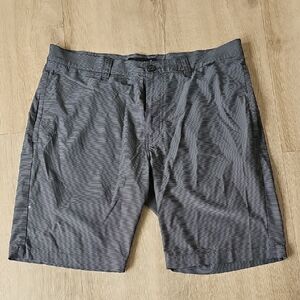 Travis Mathew Charcoal Striped Men's Shorts Size 35